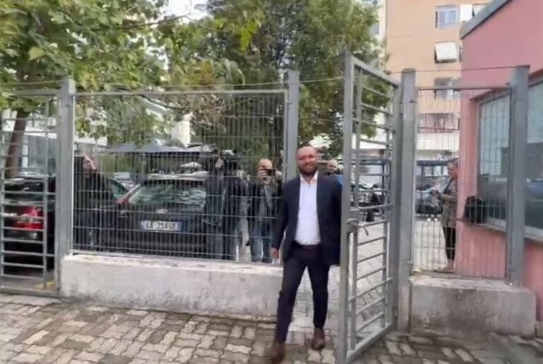 -900-0-1728376416xcyrbja-363